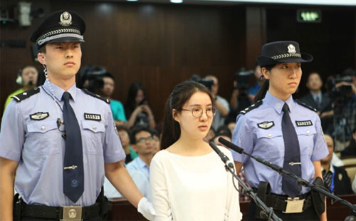 “炫富女”酷爱时尚女士手袋 今日开庭审理风光不再